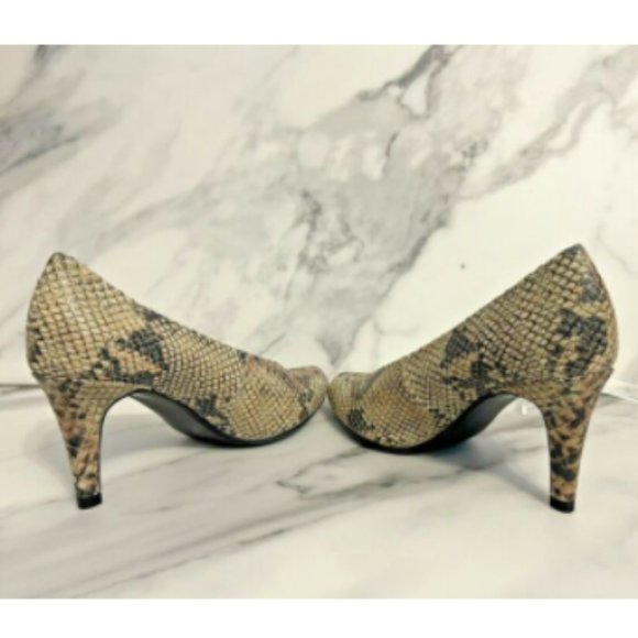 J Renee Women Size 7M "Frenzy" Cream & Gray Snakeskin Pumps NWOB - Picture 6 of 7